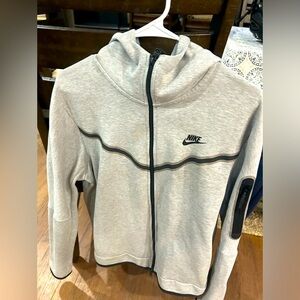 Nike tech grey men’s large in good condition